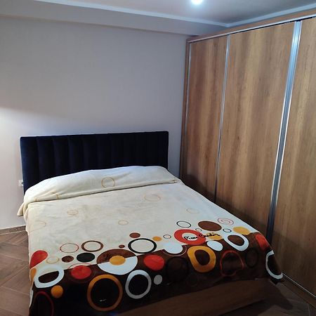 Maksimilian Apartament Durrës Exteriör bild