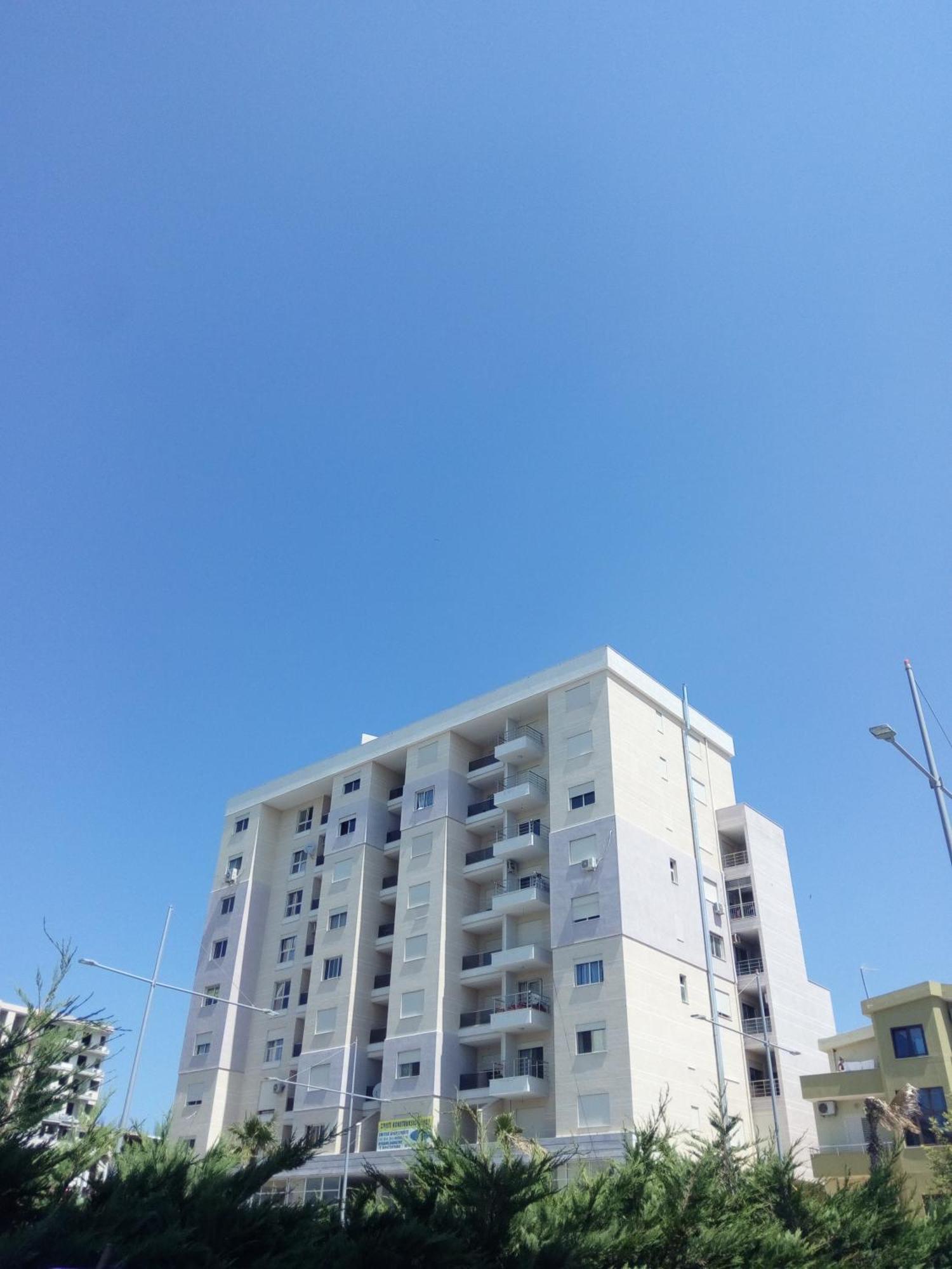 Maksimilian Apartament Lägenhet Durrës Exteriör bild