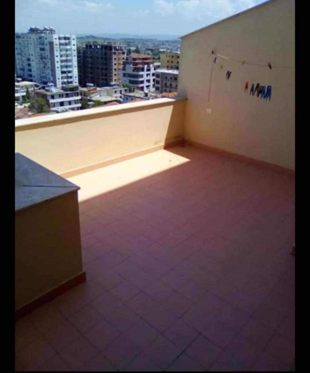 Maksimilian Apartament Lägenhet Durrës Exteriör bild