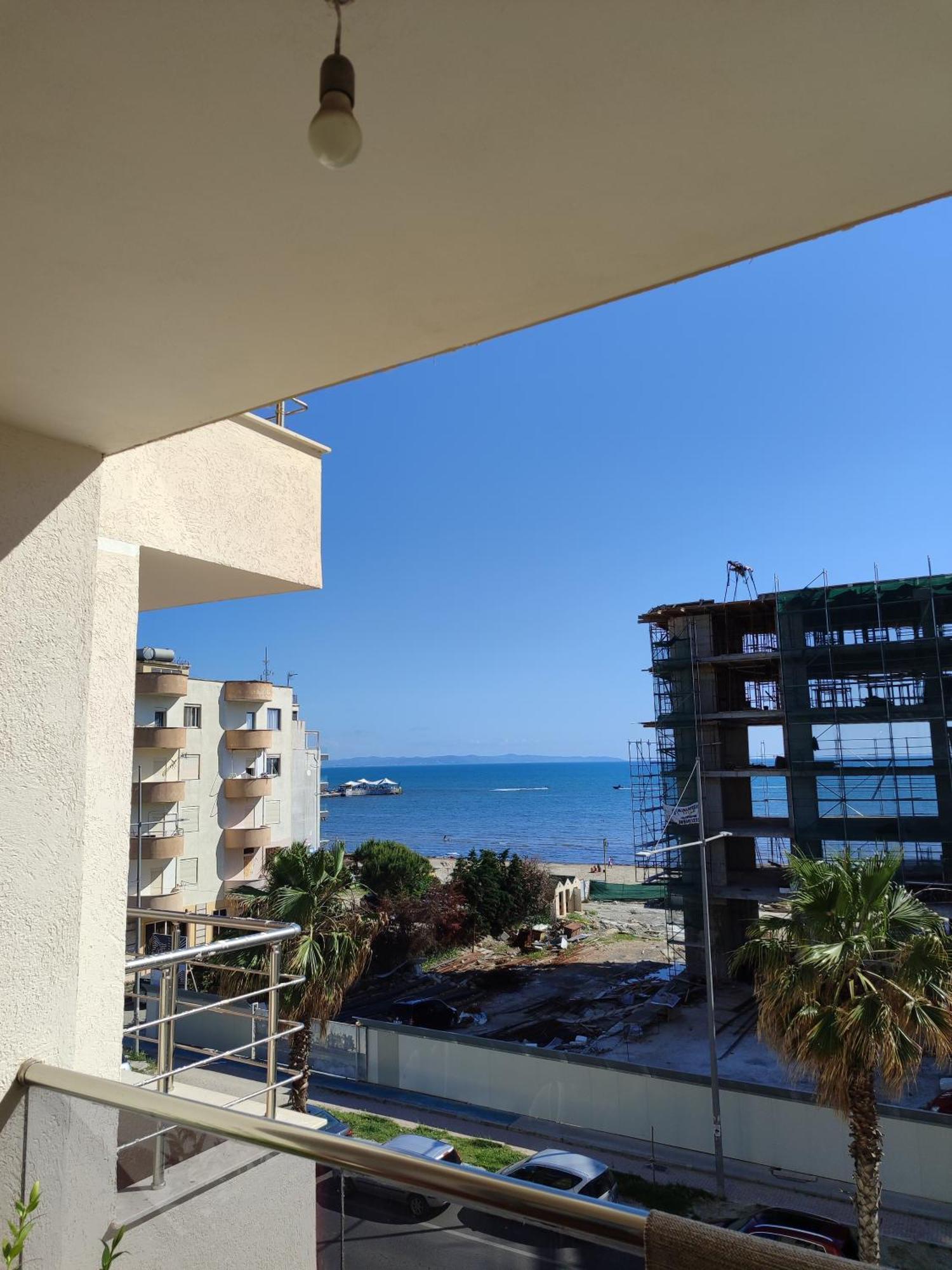 Maksimilian Apartament Lägenhet Durrës Exteriör bild