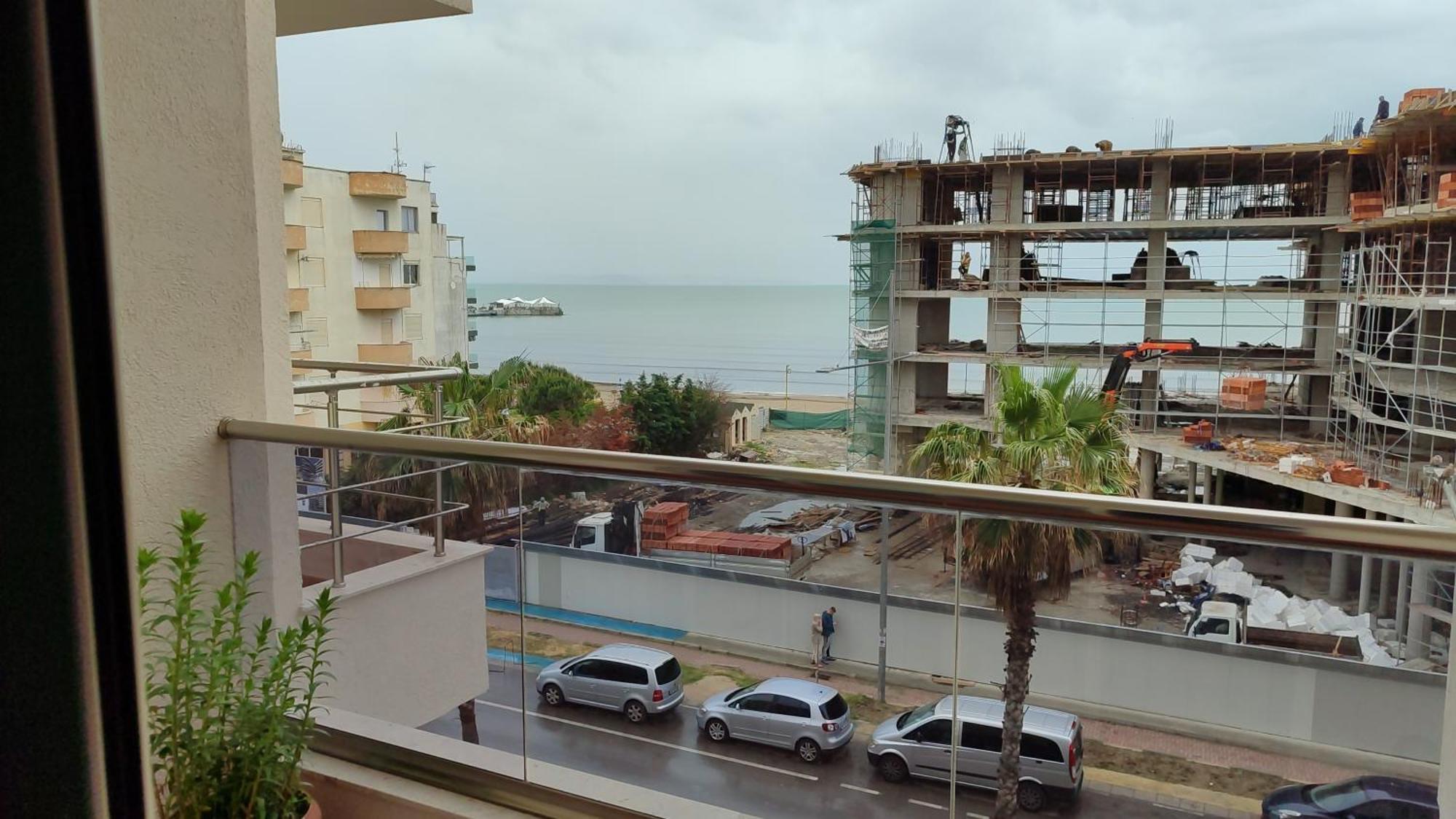 Maksimilian Apartament Lägenhet Durrës Rum bild