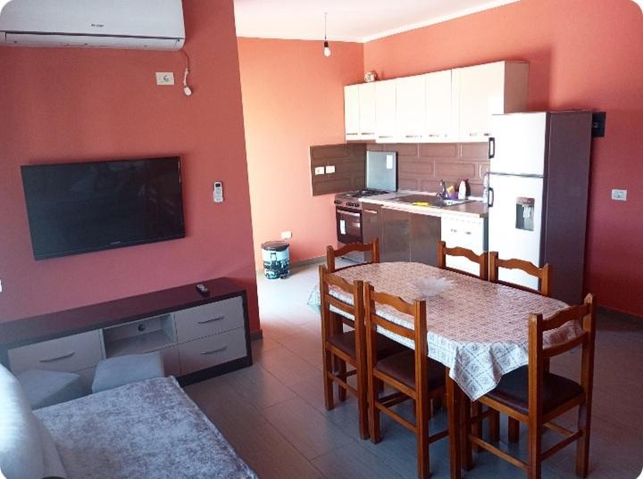 Maksimilian Apartament Lägenhet Durrës Rum bild