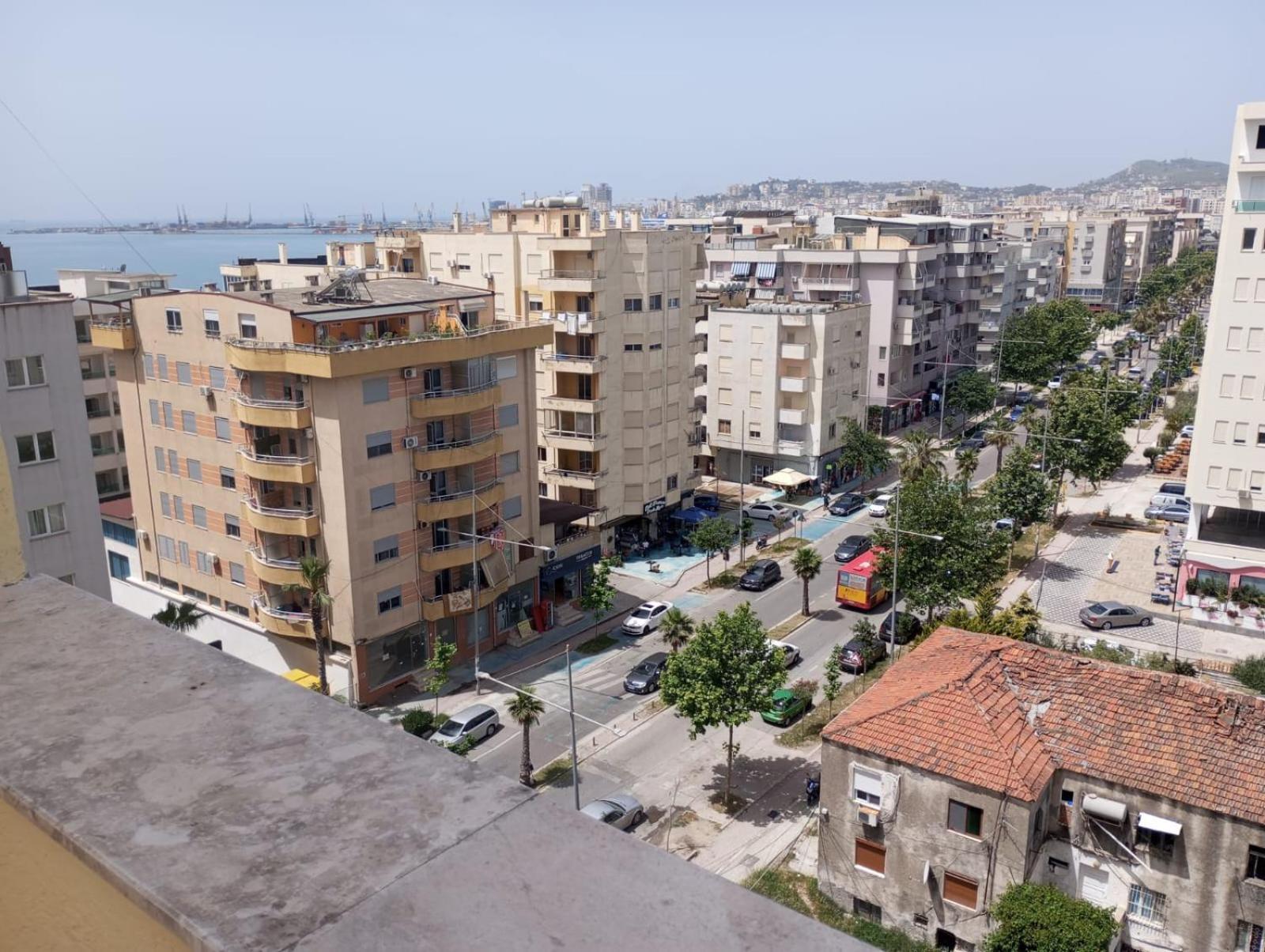 Maksimilian Apartament Lägenhet Durrës Exteriör bild