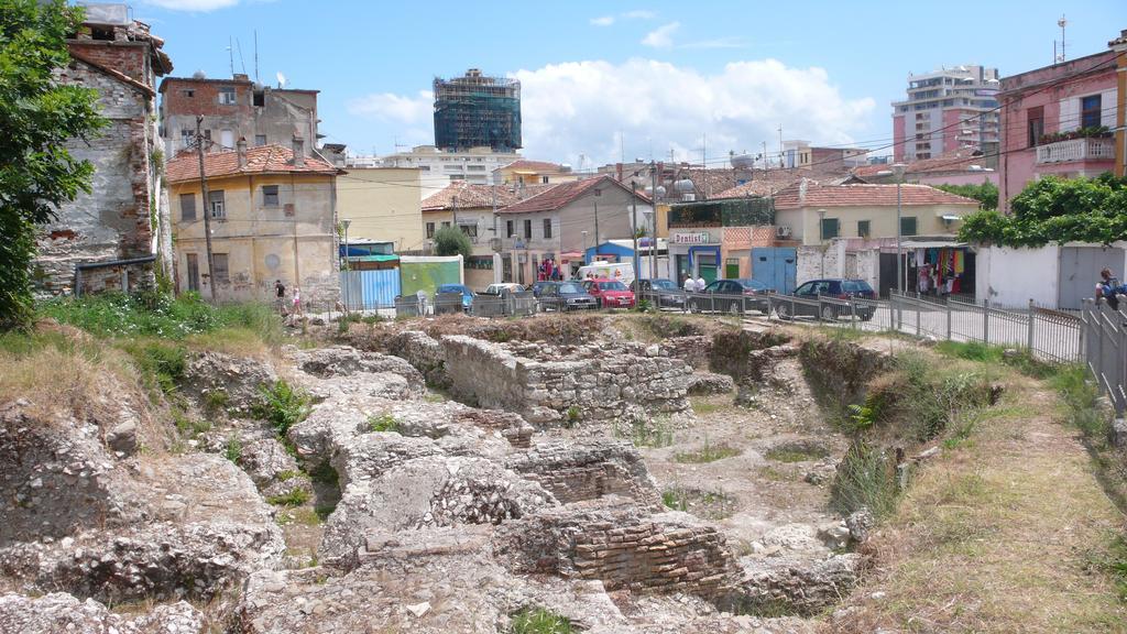 Maksimilian Apartament Lägenhet Durrës Exteriör bild