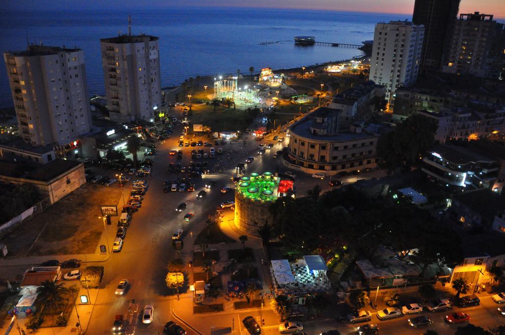 Maksimilian Apartament Lägenhet Durrës Exteriör bild