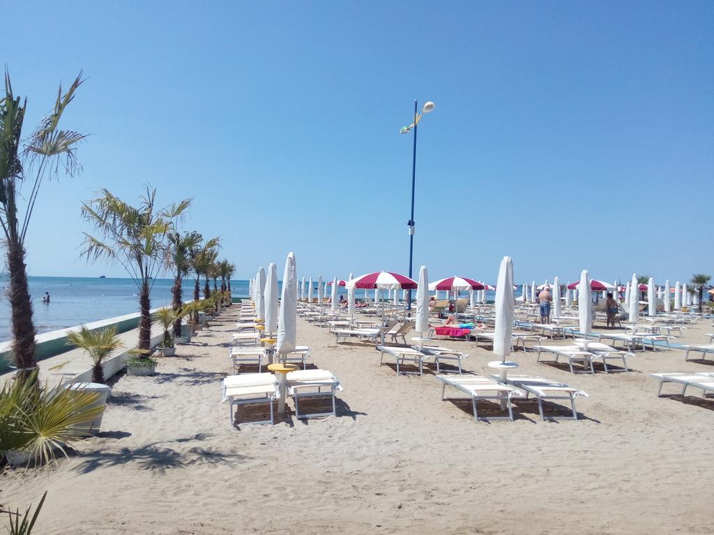 Maksimilian Apartament Durrës Exteriör bild