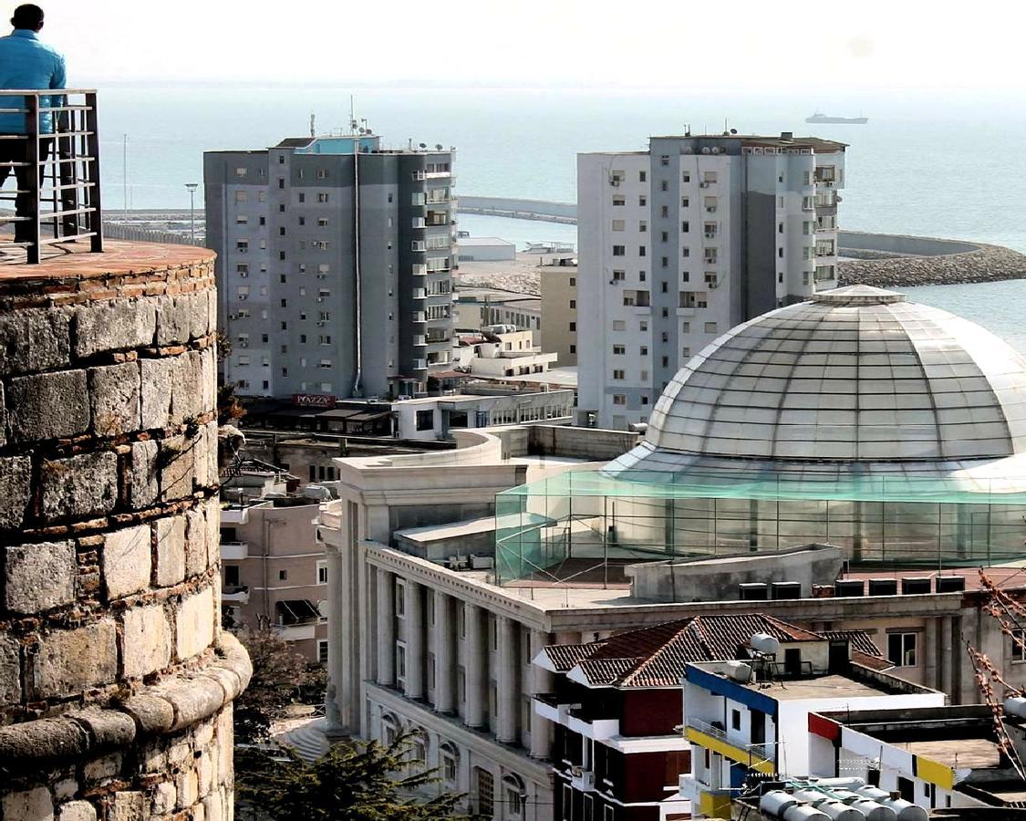 Maksimilian Apartament Lägenhet Durrës Exteriör bild